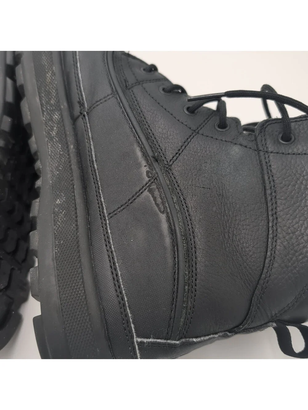 Nike ACG Woodside 2 Triple Black Leather Boots Men's US 11 Hiking 525393-090